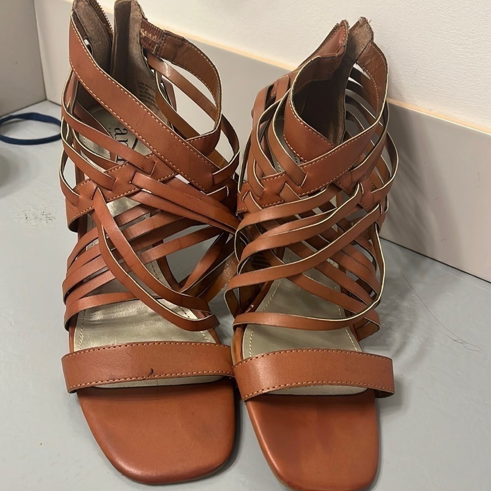 a.n.a. Sandals with heel in 9.5